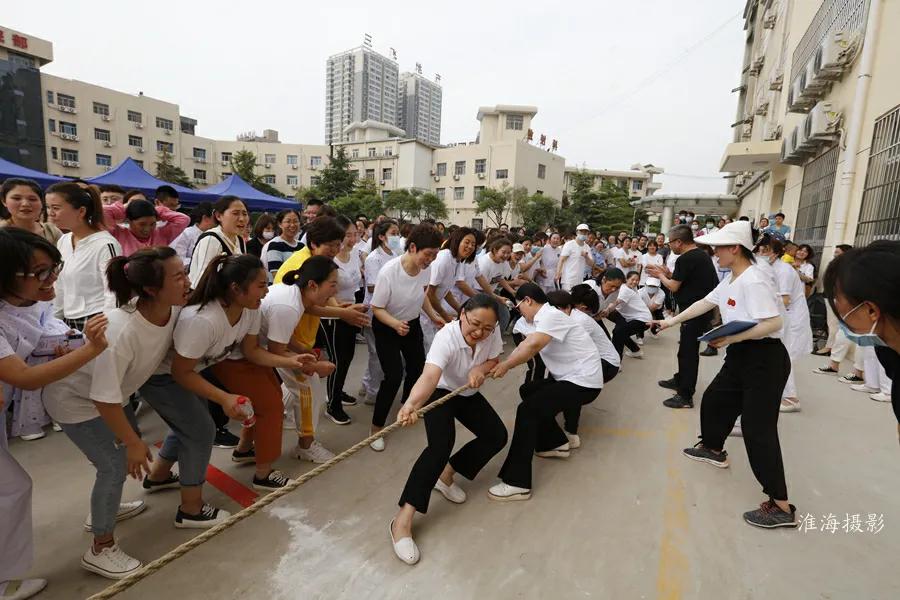 三原县医院庆祝“5.12”国际护士节拔河比赛