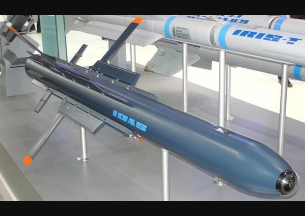 遇到天敌反潜机，潜艇只能下潜躲猫猫，为什么