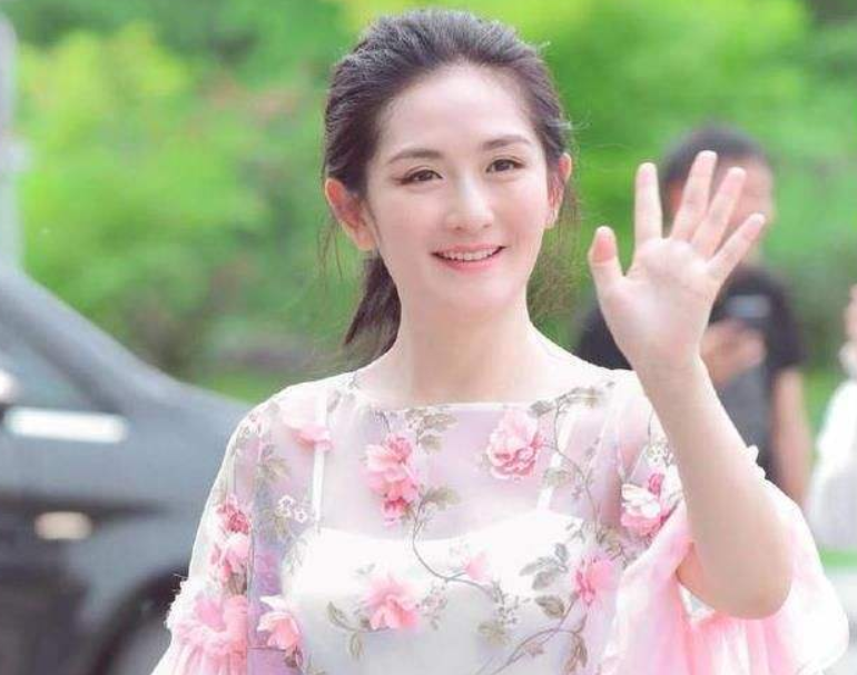 袁咏仪坐月子每天洗头，谢娜42天才洗一次，如今