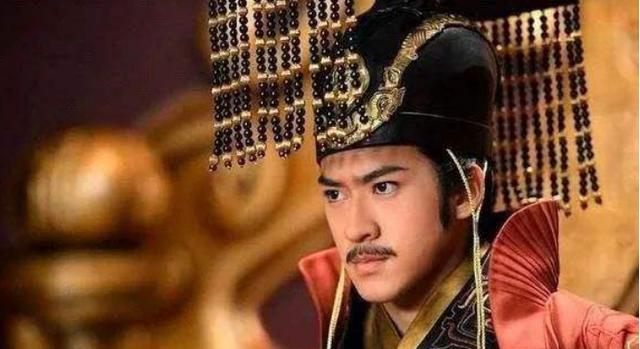 本是一个窝囊皇帝，当了十三年的傀儡后，却因