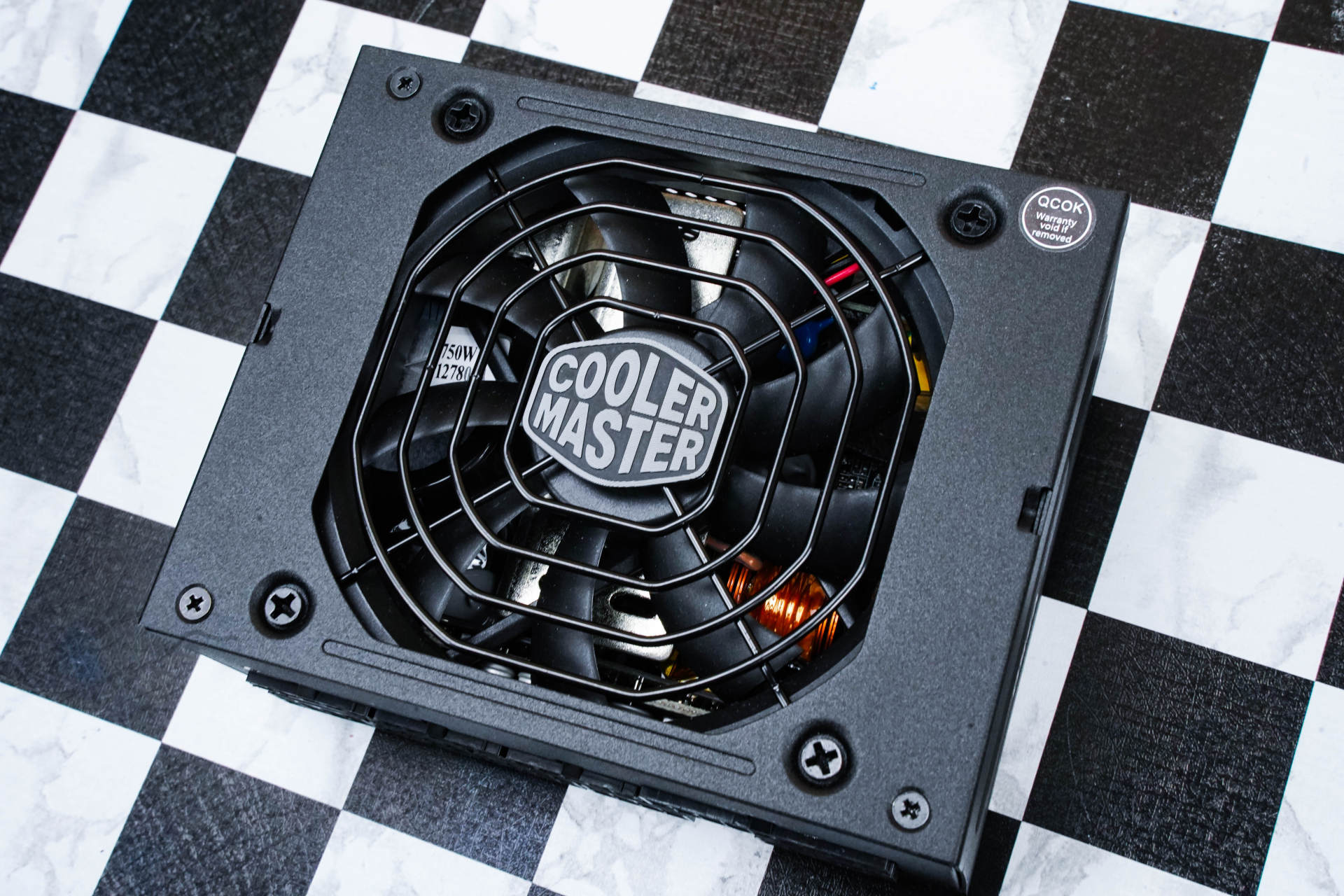 办公电脑也要高颜值，帮闺蜜组装电脑，我自己却爱了