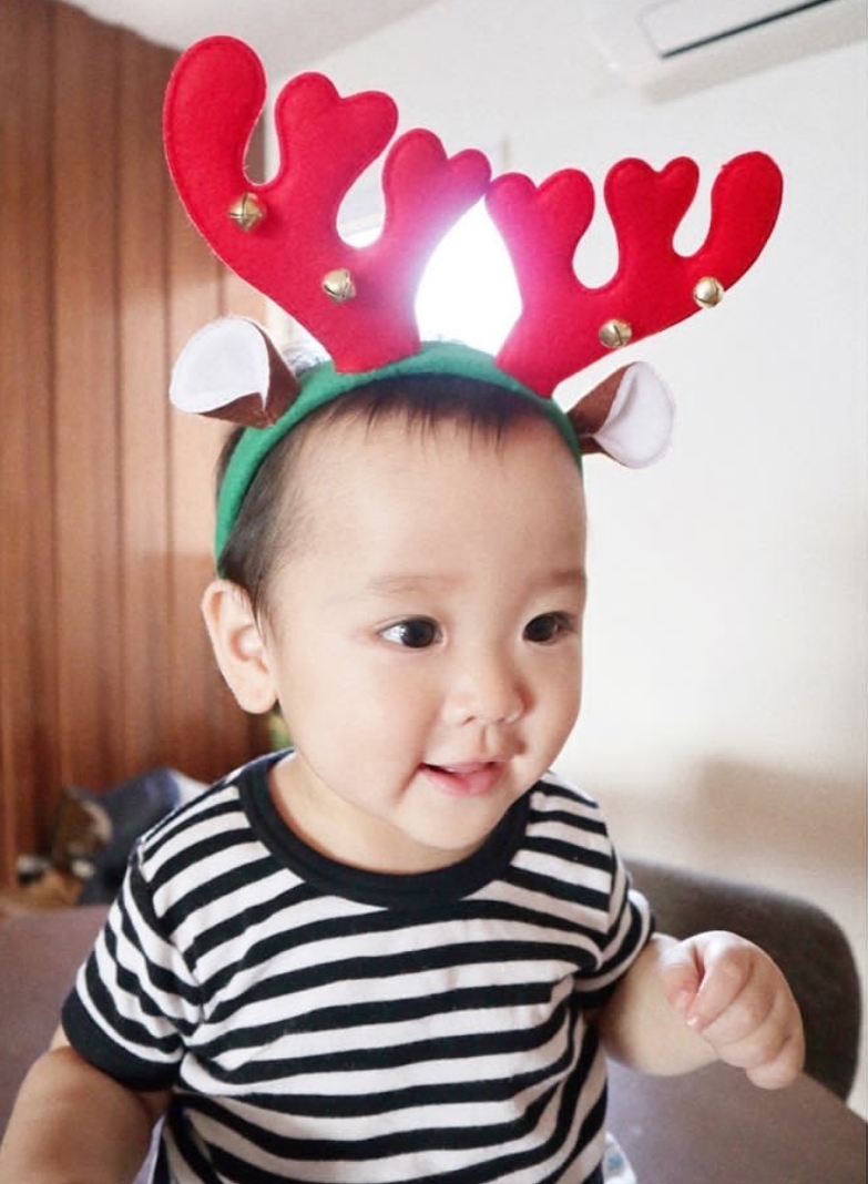 鄭嘉穎曬一歲半兒子，成功從一數到十開心拍手，表情豐富萌態十足