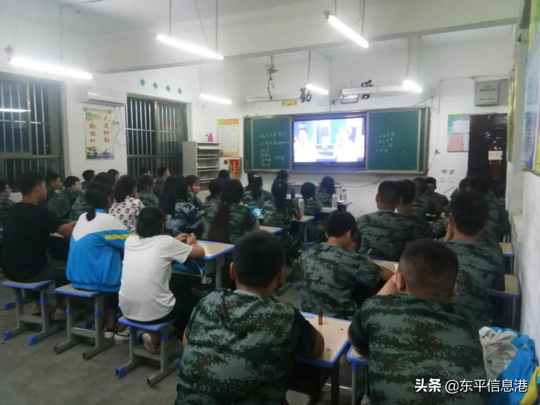 少年强 中国强商老庄中学组织学生观看开学第一课