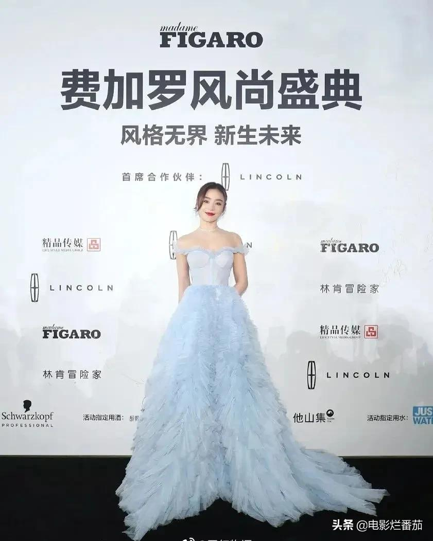 Ceng Li transcends small enterprise line, zhang Xiaofei 450 thousand skirt, not as good as Huang Sheng is depended on " clairvoyant gauze skirt " suck eyeball