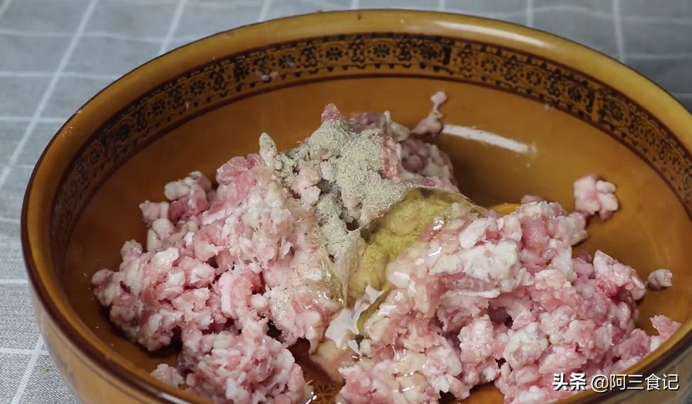 猪肉我家最爱这样吃，外酥里香，营养又解馋，一次做三斤都不够吃