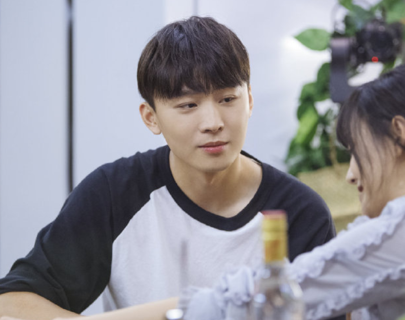 朋友曝光张恒家中的内景婴儿床底部成焦点，张