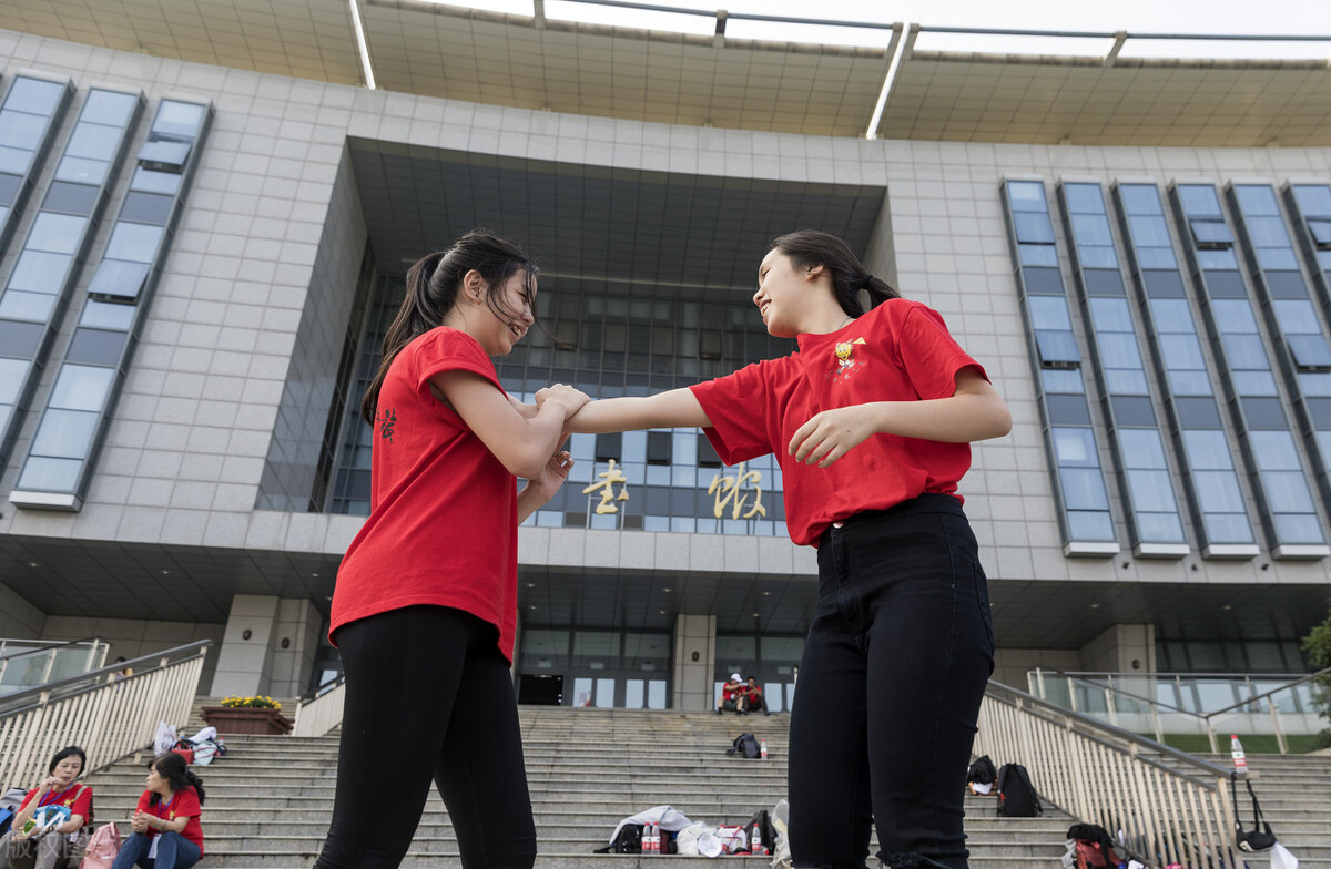 學生未來想當大學老師，該如何規劃？需要具備哪些條件？