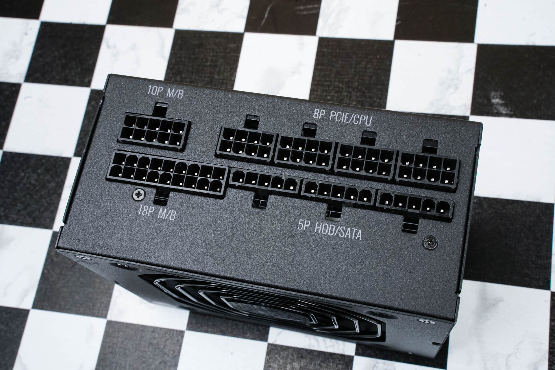 办公电脑也要高颜值，帮闺蜜组装电脑，我自己却爱了