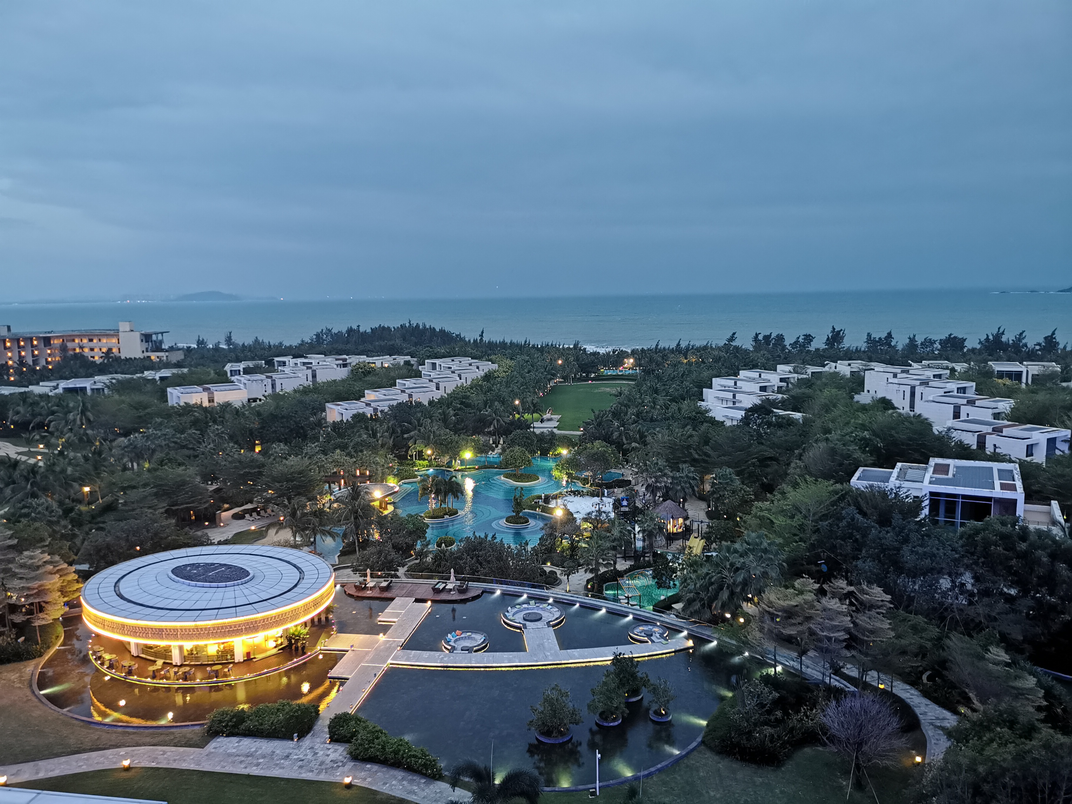 三亚旅行，海棠湾藏着的法兰西秘境，享受悠闲慢生活