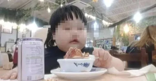 擦边球内衣照、大尺度表情包,未成年软色情成了“财富密码”?