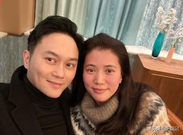 張智霖一家三口逛街享家庭樂袁詠儀母親節收名牌手袋作為禮物？