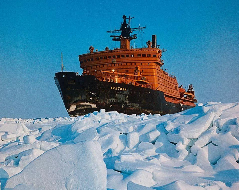美国B-1B轰炸机首降北极圈！在雪地中“滑行”，