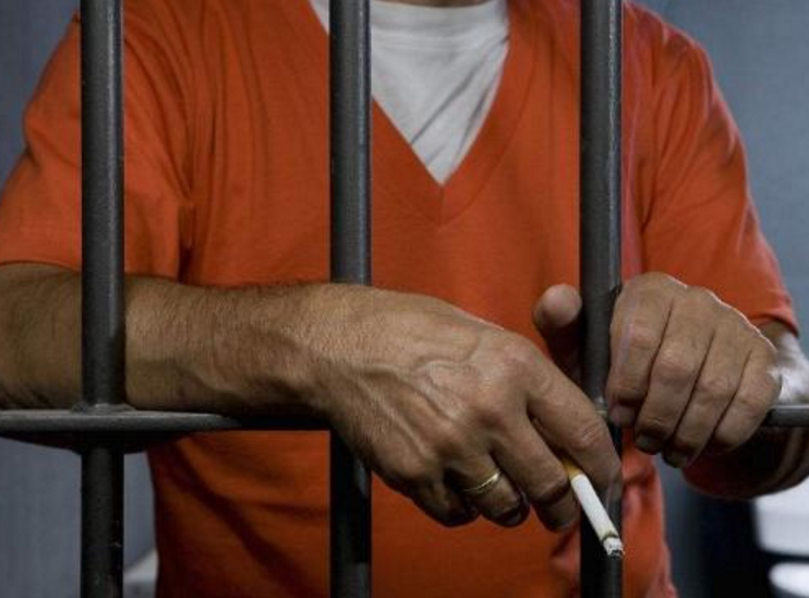 为什么监狱里有些犯人可以抽烟？过来人含泪吐