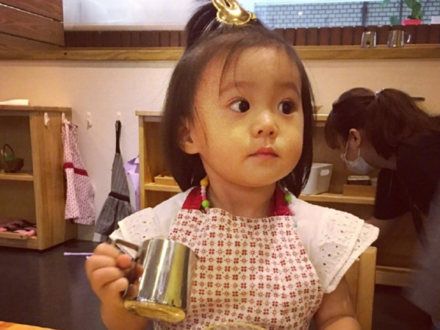 以為咘咘波妞夠可愛了，直到看見梧桐妹，才知啥是“偏心遺傳”