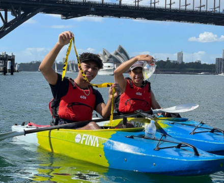 奇速英语时文阅读：皮划艇爱好者每周义务清理澳洲悉尼港水面垃圾