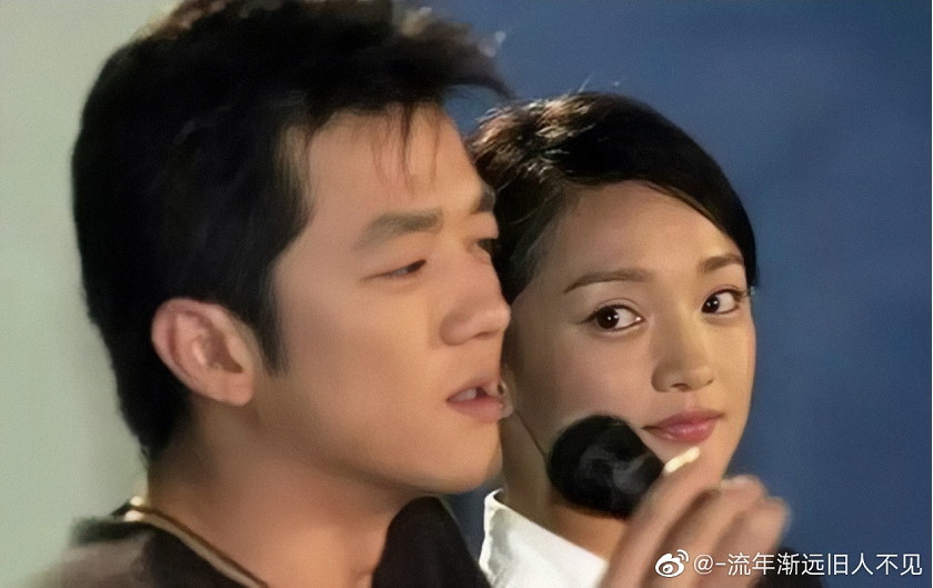 周迅离婚引热议，27年恋爱史不输情敌王菲，天后