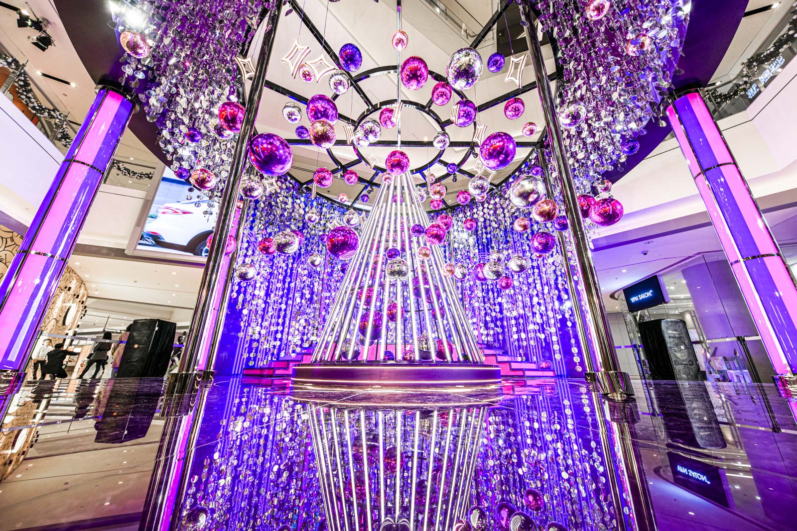 重庆IFS打造绮幻灯光艺术装置幸福光影照亮全城