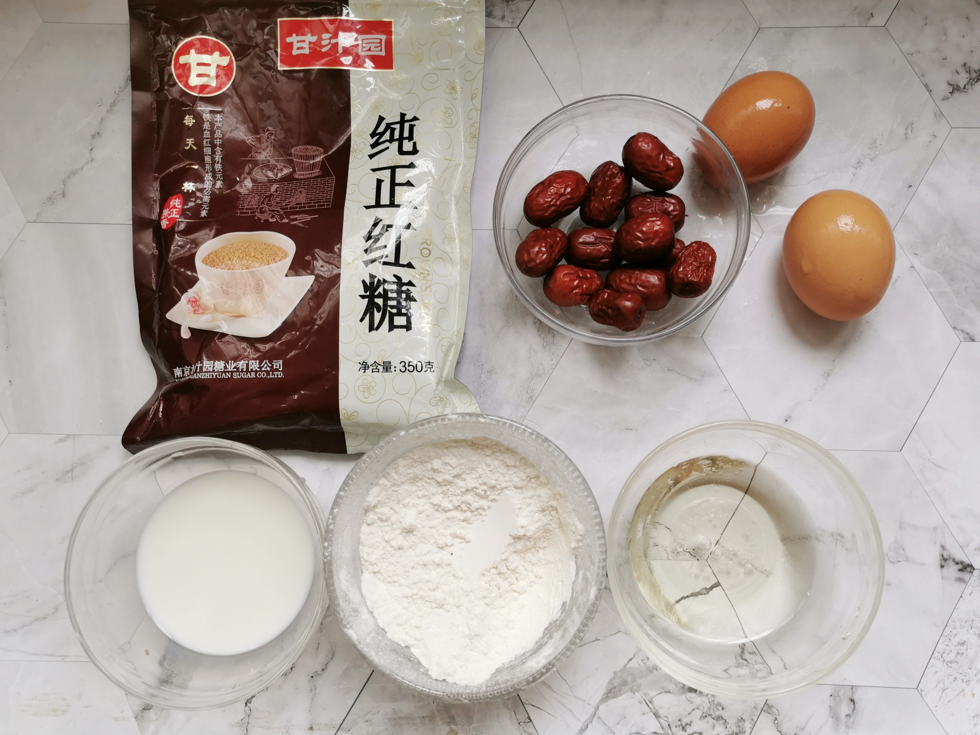 紅棗糕的詳細做法，1把紅棗2個雞蛋，可蒸可烤，鬆軟香甜不回縮