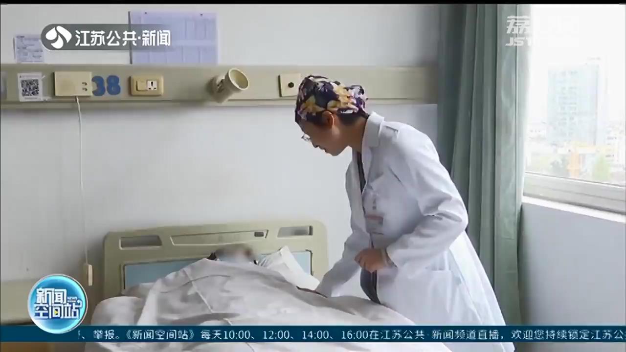 小伙连吃半盆油闷春笋 消化道出血险丧命