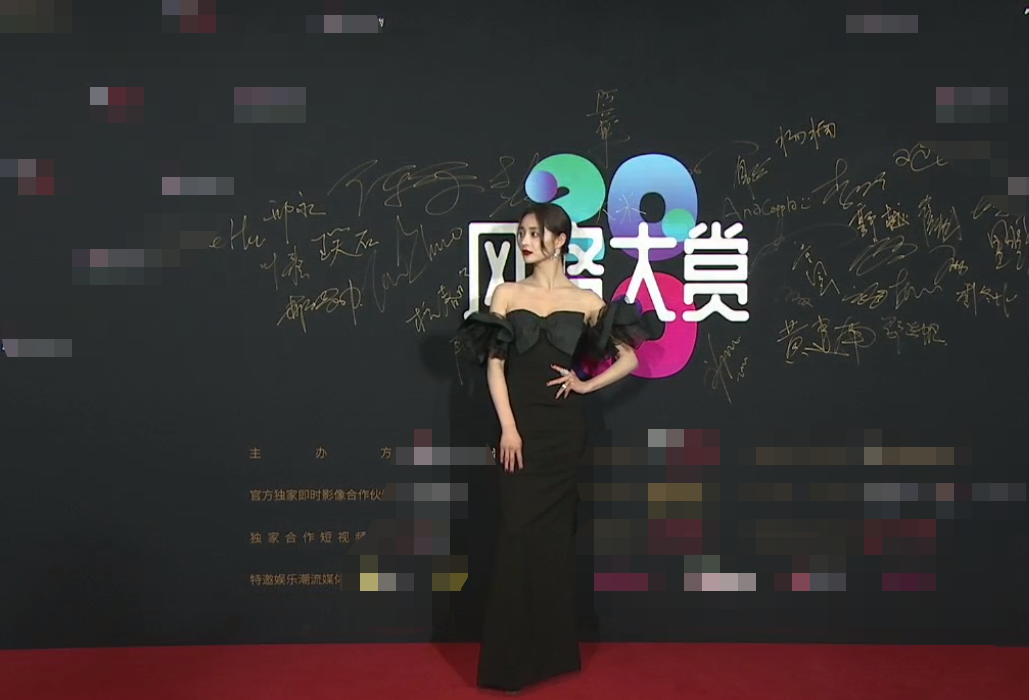 风格大赏明星穿搭：惠英红像鸡毛掸子，许佳琪