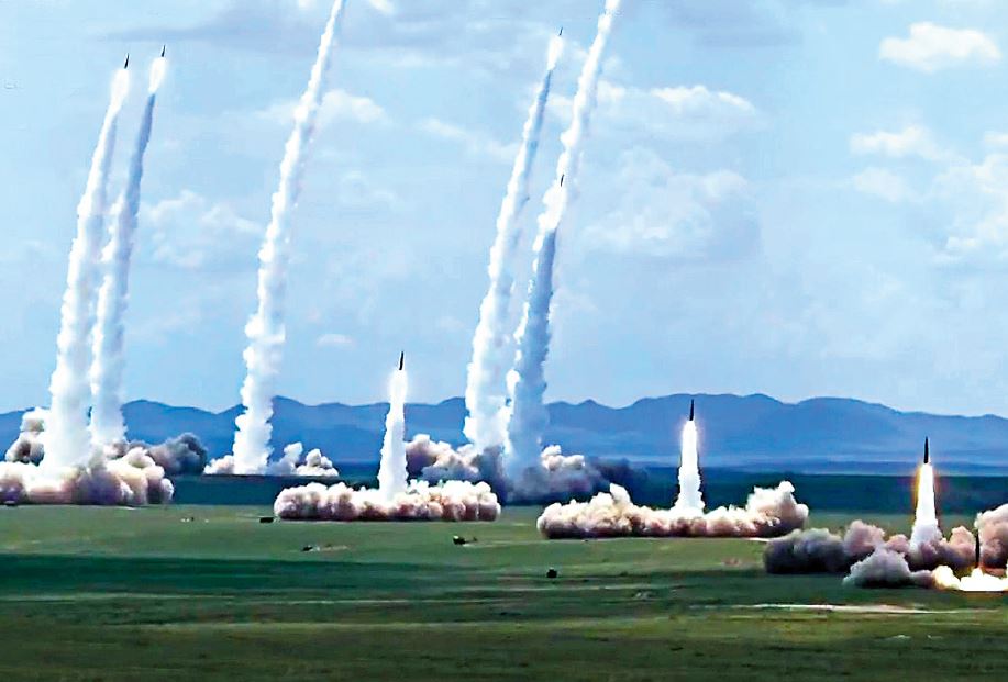 美媒：中国火箭军有40多个导弹旅，有3种战法对付美军航母