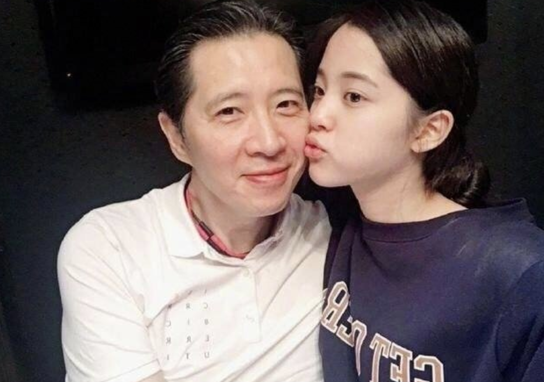 欧阳娜娜父亲欧阳龙否认靠女儿，否认网传五亿欧元是怎么回事