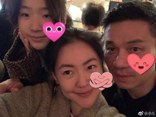 小S許雅鈞甜蜜合照為女兒慶生，把壽星擠邊緣佔C位卻被婆婆搶鏡