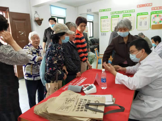 锦医堂中医联合周边社区举办“百名专家进社区服务”系列活动
