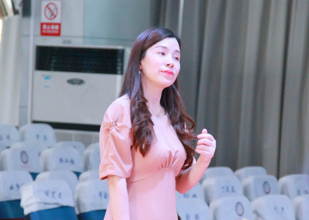新苗合唱依托国际平台秀魅力丨国际合唱大师莅临双流棠湖小学指导