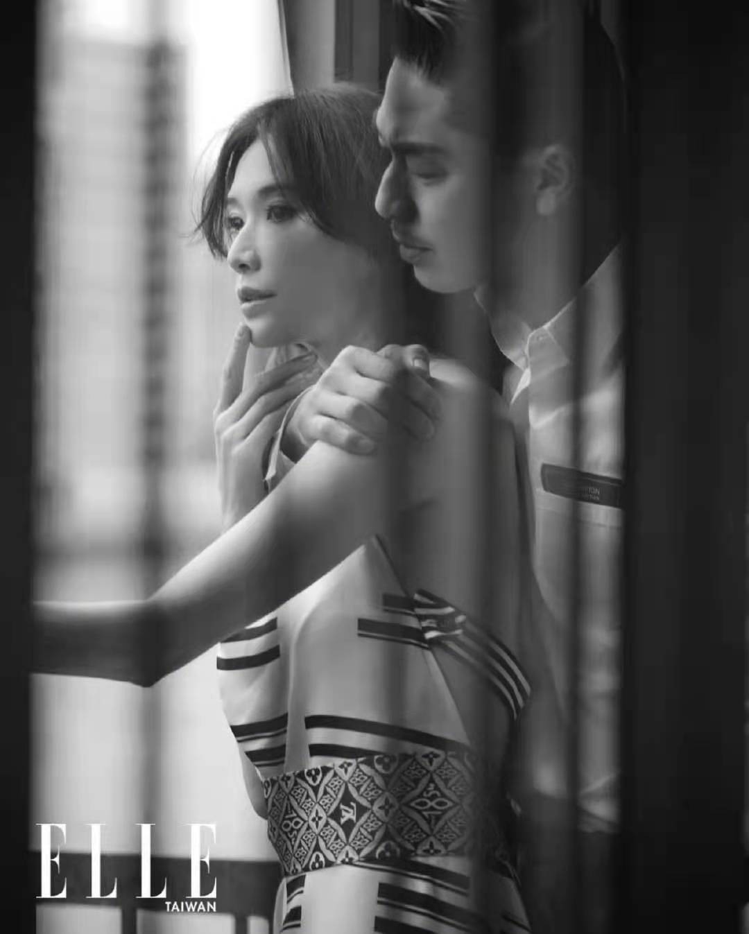 林志玲不當女神變嬌妻！ 穿露背裙玩性感身材惹火，夫妻合體超甜蜜