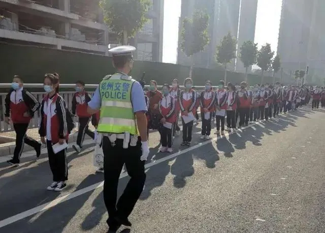 重庆|开学第一课 | 重启“护学岗”，我们同步“开学”啦！