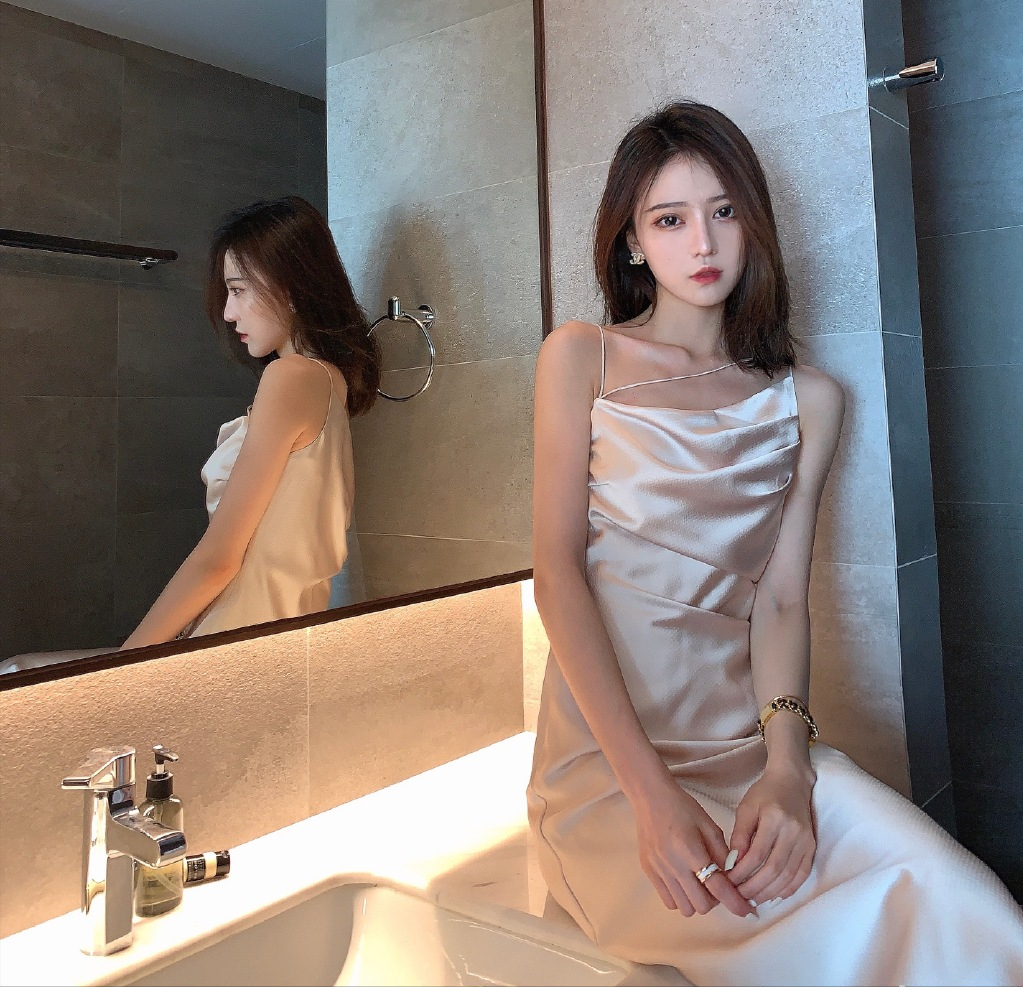 并且,介绍双方认识的,是项网红的爸妈.