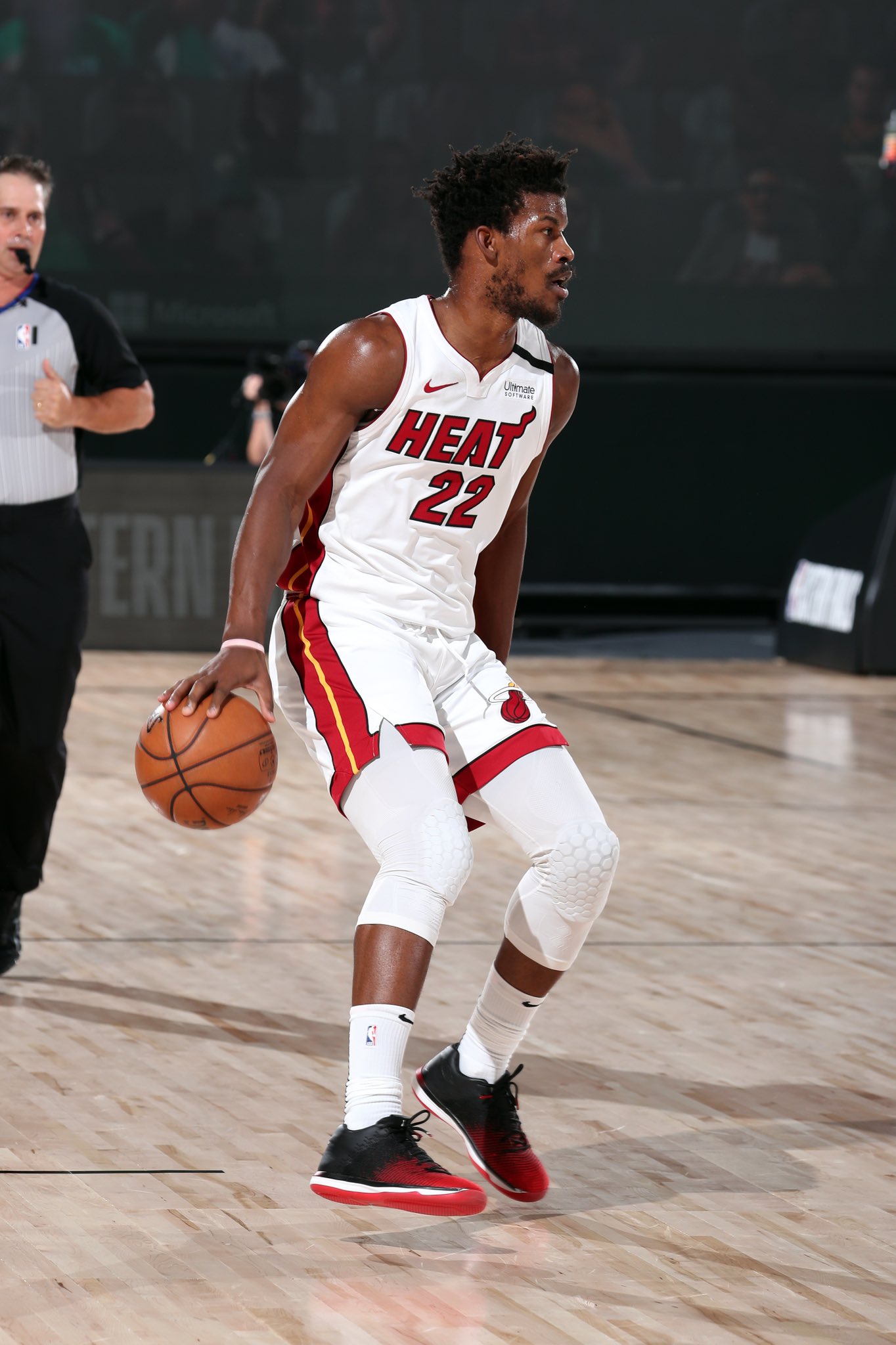 心態失衡，強硬如巴特勒也腿軟！末節僅出手1次拿1分，半場3分