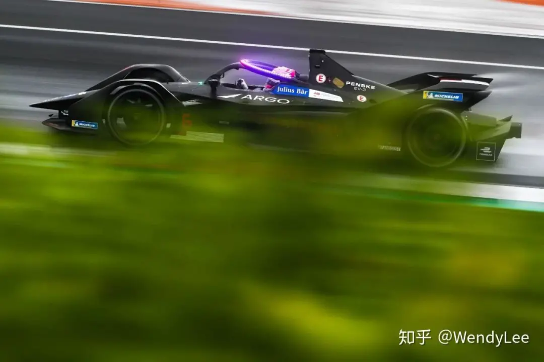 新动版ER6实力破圈，高阶智驾助力R汽车加速“超车”