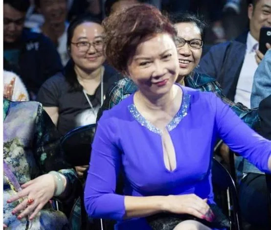 不合时宜乱穿衣,明星“瞎操作”真的不可有