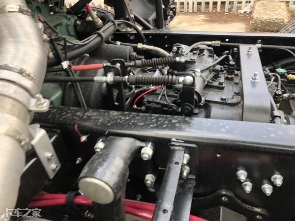 比8X4车型多拉1.2吨货，江淮格尔发K5W 8X2载货车拉