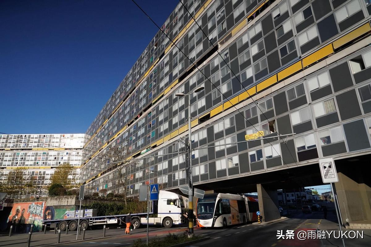 约3公里长的居民楼 面积93万平方米 如今住着全市约1 5的市民 留园新闻速递news