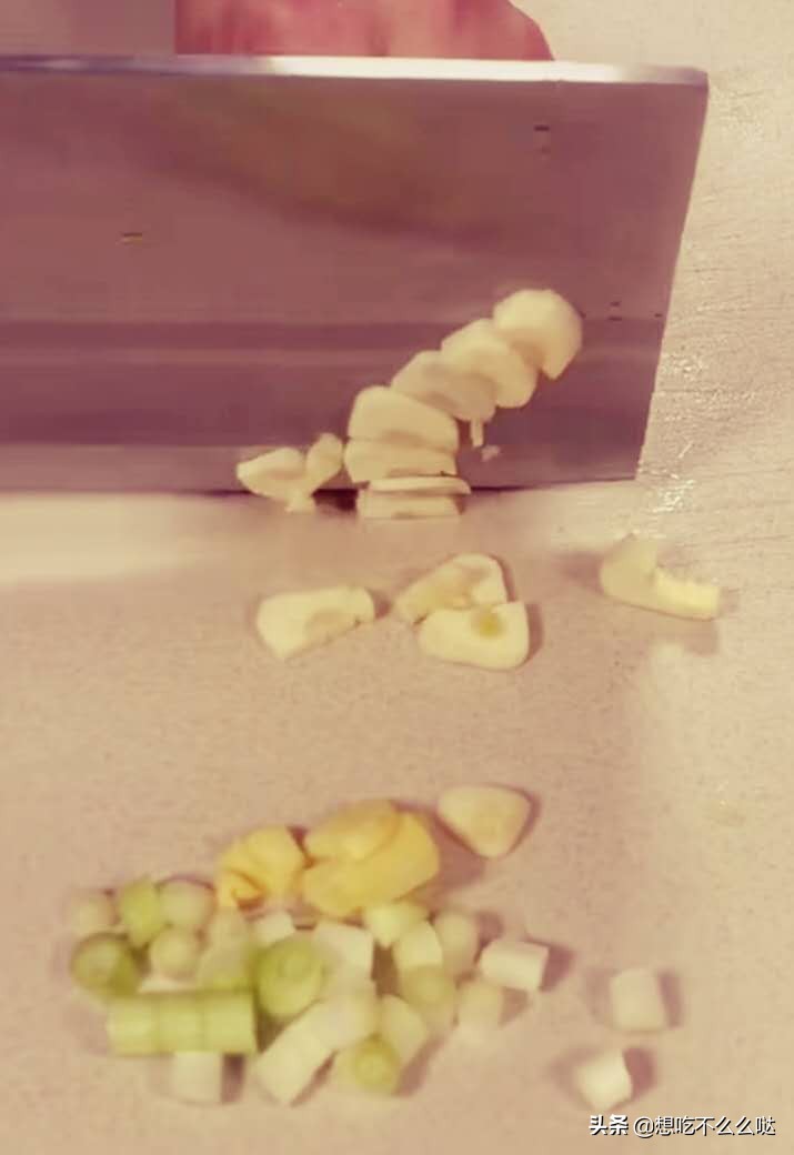 宫保鸡丁这么做，看着就有食欲，做法简单，又香又下饭，好好吃哦