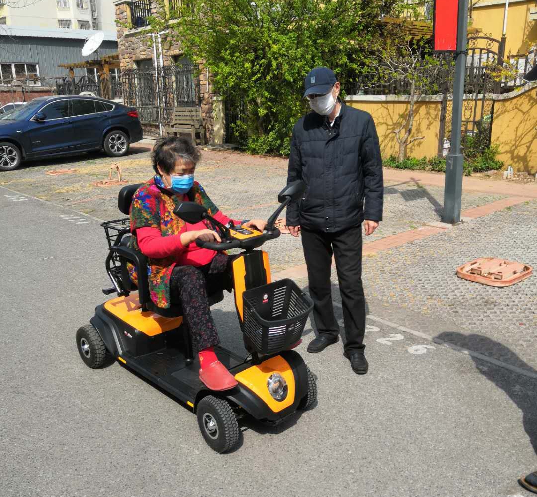 老年人出门就选开天乐智能代步车