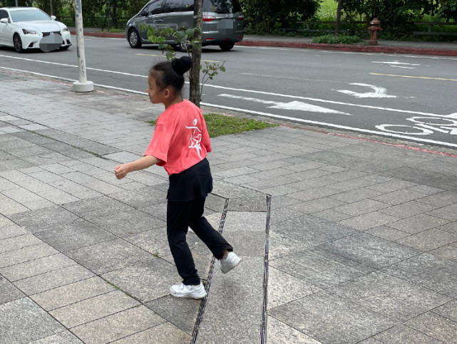 汪小菲曬兒女近照，玥兒性格活潑似小男生，希箖露正臉超像爸爸