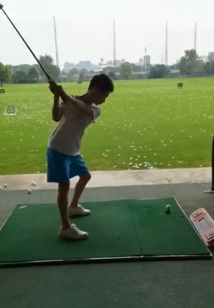 奥运二代：拳王儿子打马球，田亮女儿打网球，刘国梁女儿超过父亲