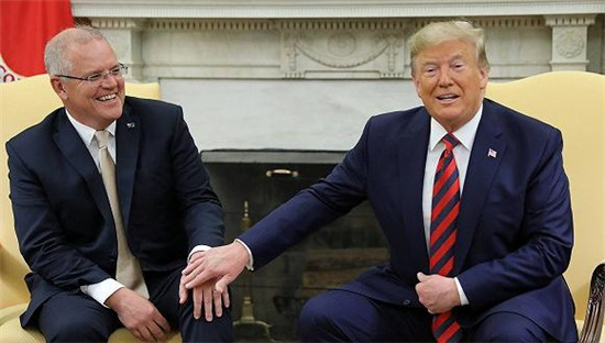 下台前，特朗普对盟友论功行赏，给安倍、莫迪和莫里森都发了勋章