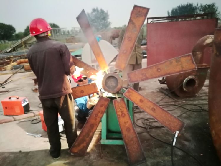 中国著名雕塑家邱天老师告诉您：钢铁装置雕塑是怎么做成的！（二）