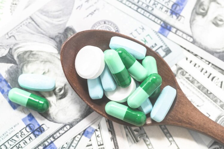 两类常用抗生素：阿莫西林和头孢，到底有何区别？哪个副作用小？