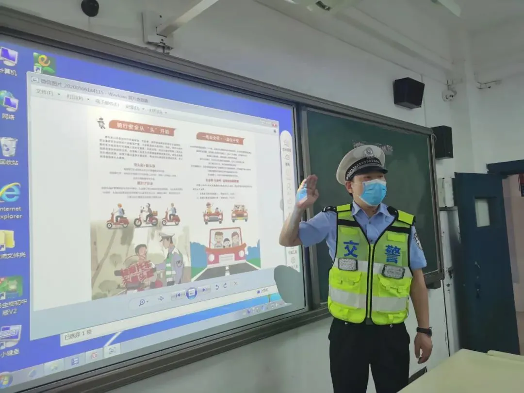 重庆|开学第一课 | 重启“护学岗”，我们同步“开学”啦！