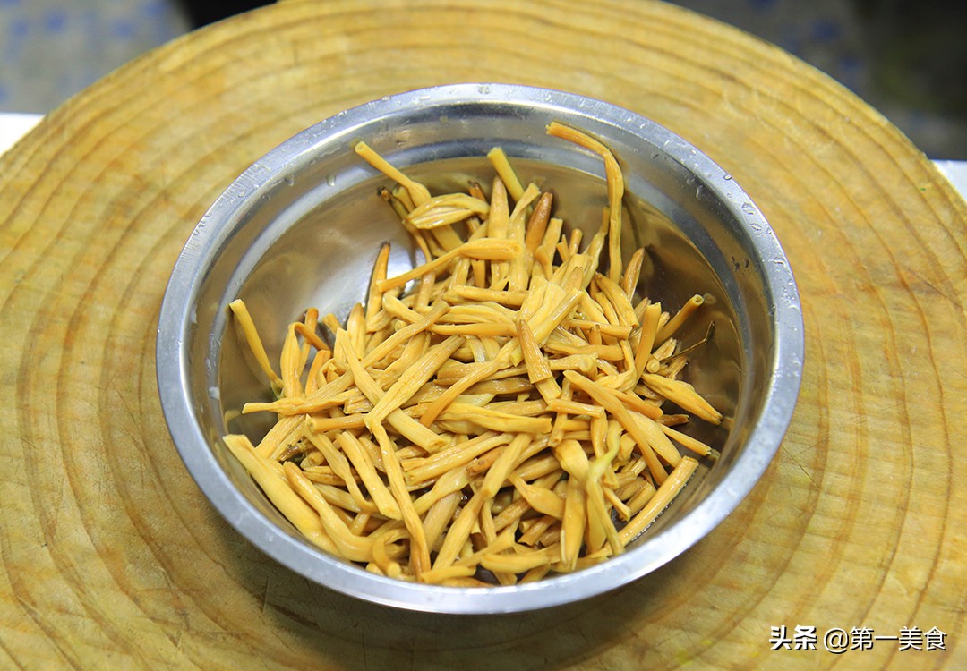 圖片[3]-【黃花菜炒肉絲】做法步驟圖 難怪不好吃 大廚教你如何做-起舞食譜網(wǎng)