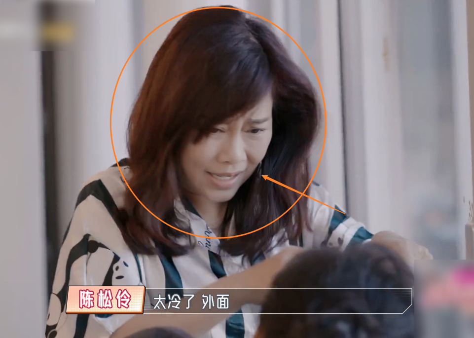 都说张铎妈妈针对儿媳，看到陈松伶对待婆婆的