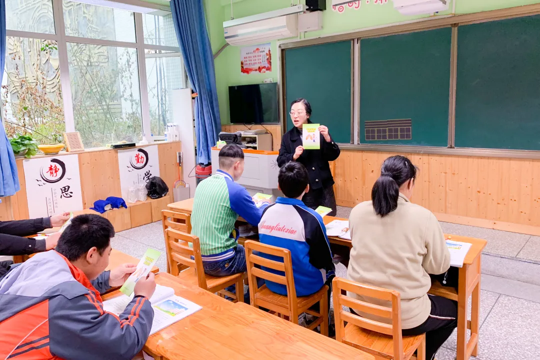 成都市双流区特殊教育学校开展爱国卫生运动