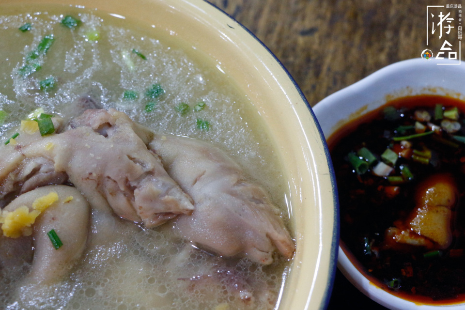 重庆旅行攻略：喝茶看熊猫，欣赏艺术还能吃蹄花汤，这完美的一天