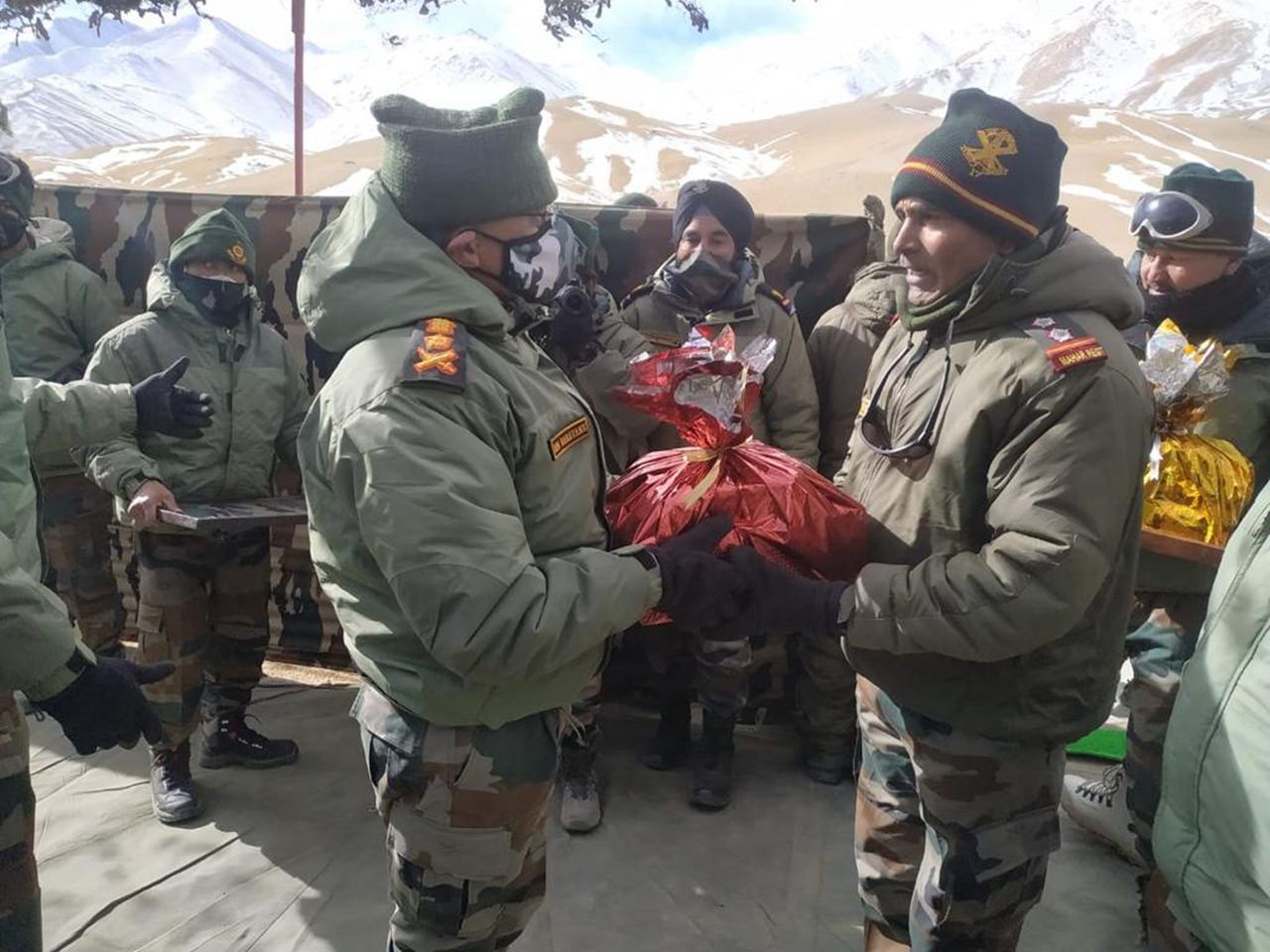 中印刚脱离接触印军就打着进攻旗号增兵3千精锐抵达边境